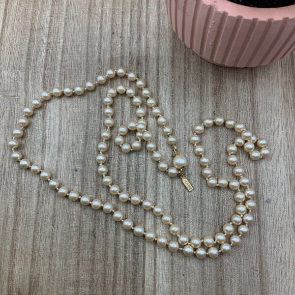 Marvella Vintage Faux Pearl Champagne Gold Tone Necklace - Picture 3 of 5